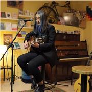 Profesora de canto y guitarra clases particulares 20 €